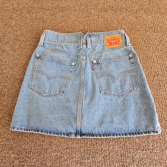 Levi Notch Skirt Light Wash Sz 29 Pre-Owned - Picture 7 of 8